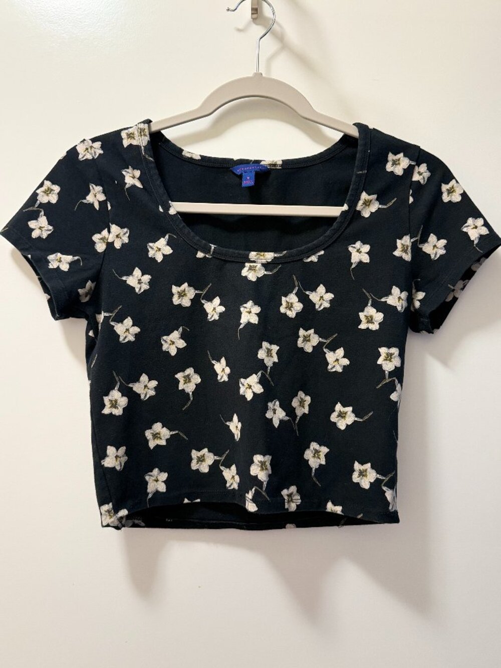 Aeropostale Black White Floral Double Scoop Crop Top Medium